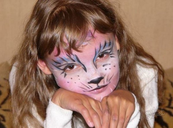 Кошачья мордочка на лице