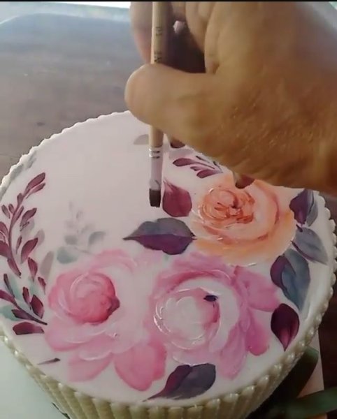 Рисование цветов на торте