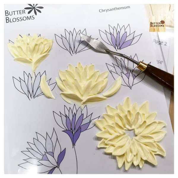 Цветы на торте из мастихина