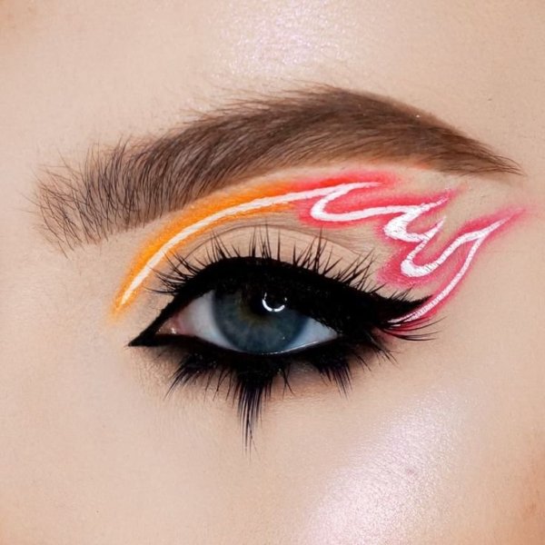 Фигурные стрелки на глазах