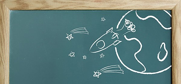 Рисунки мелками на доске