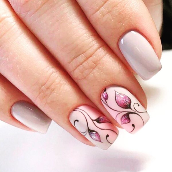 Нежный маникюр с веточкой