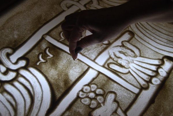 Рисование песком зима