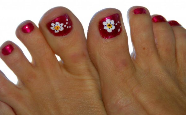 Красиво накрасить ногти на ногах