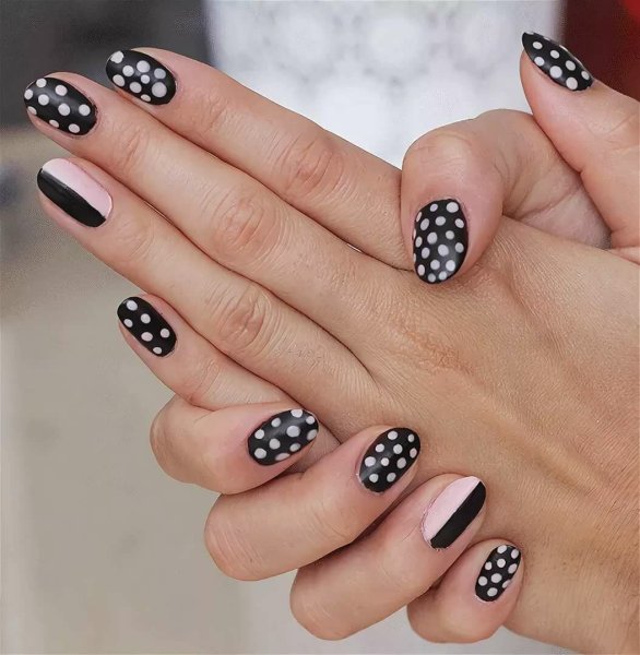 Накрасить ногти черно белые