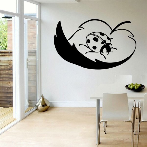 Декоративные узоры на стене