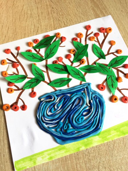 Картины из жгутиков пластилина на картоне