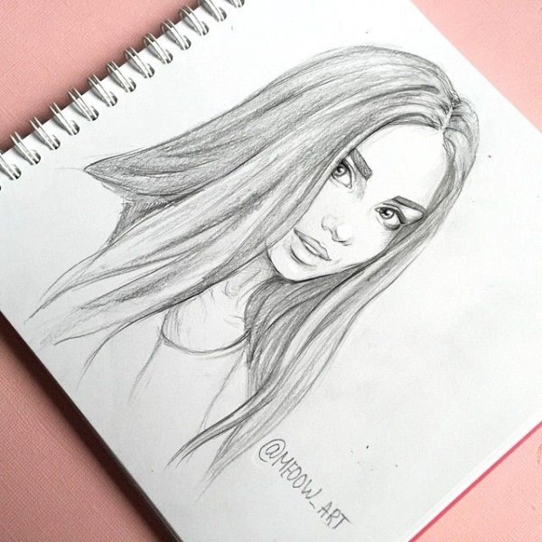 Скетчбук девушки