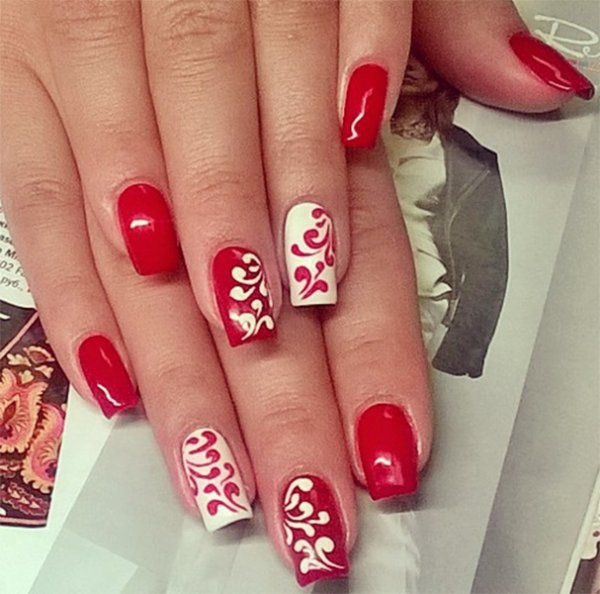 Маникюр красный с белым рисунком