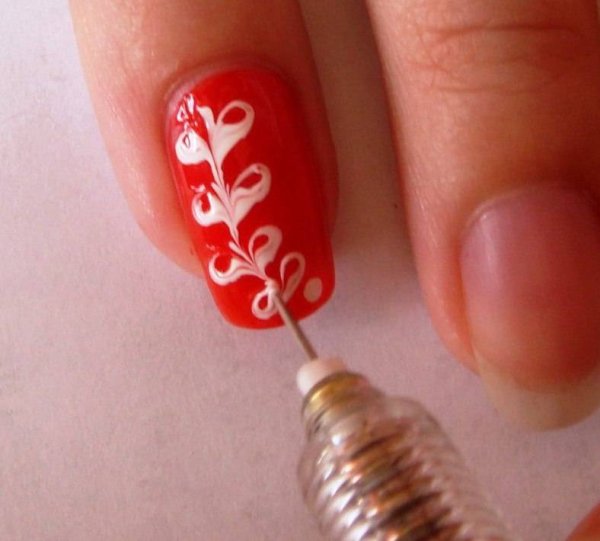 Рисунки на ногтях иголкой