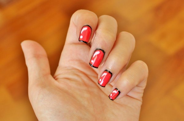 Французский маникюр красный