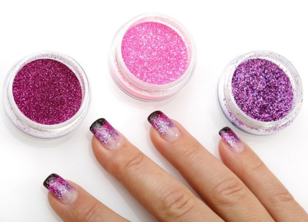 Украшение ногтей блестками