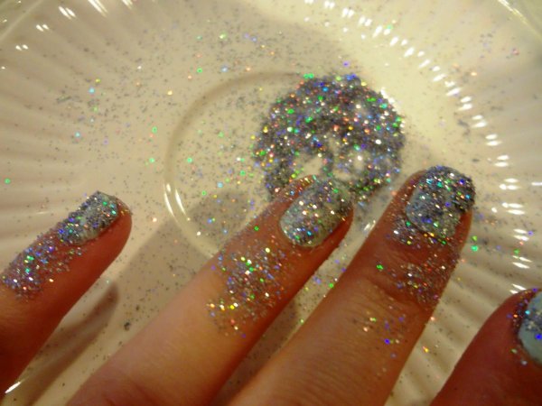Маникюр с мелкими блестками