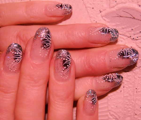 Пошаговый маникюр с блестками