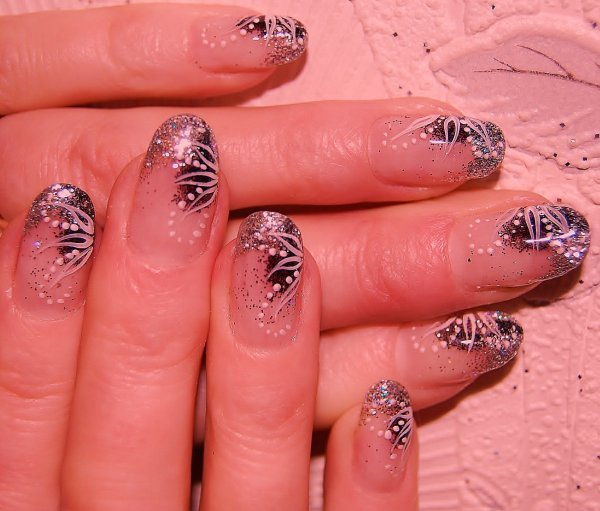 Красиво наклеить стразы на ногти