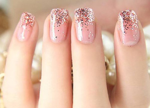 Аквариумный маникюр с блестками