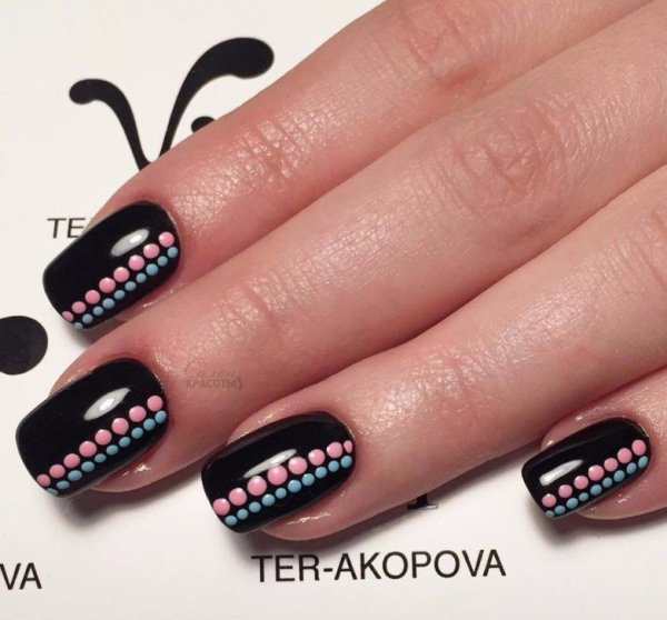 Точечный маникюр