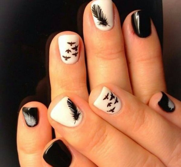 Черный маникюр с рисунком