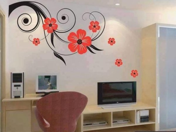Рисунок цветов на стене в комнате