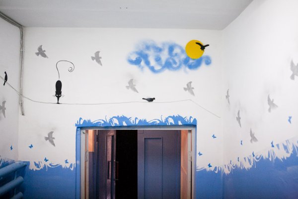 Рисунки в подъезде на стенах