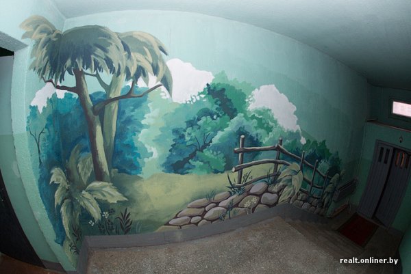 Разрисованный подъезд