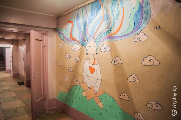Рисунки в подъезде