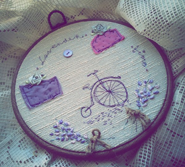 Простейшая вышивка на пяльцах