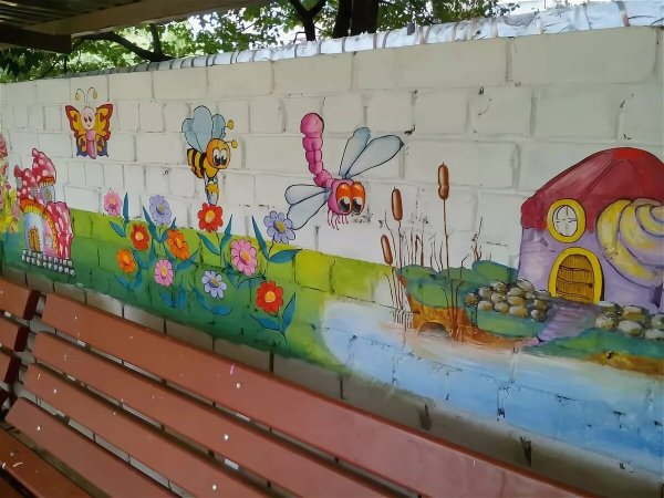 Разрисованные заборы подъезды