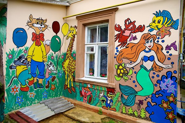 Разрисовать стену дома