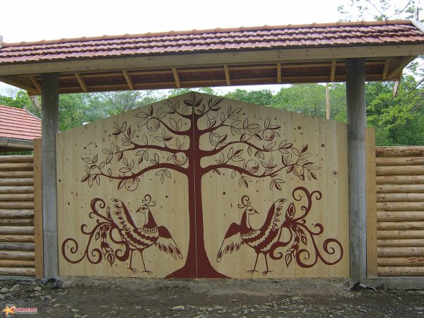 Роспись на воротах