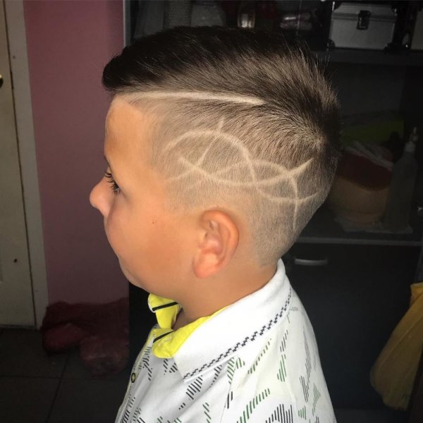 Выстриги на светлых волосах