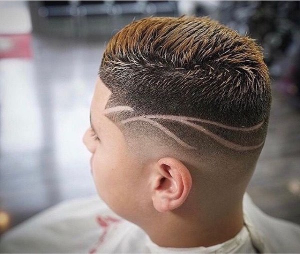 Мужские рисунки на голове сбоку