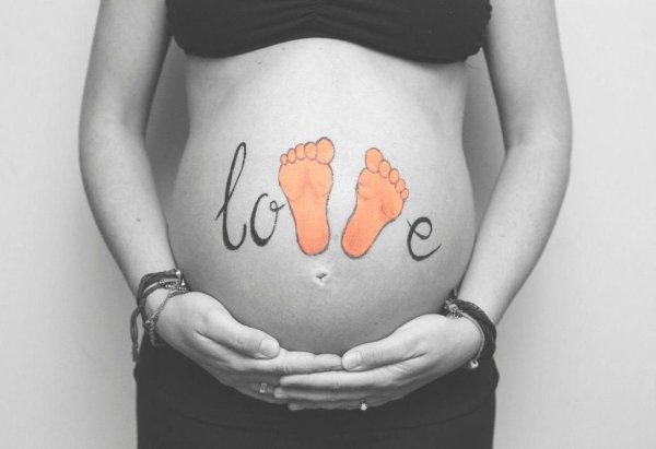 Фотосессия беременной с красками