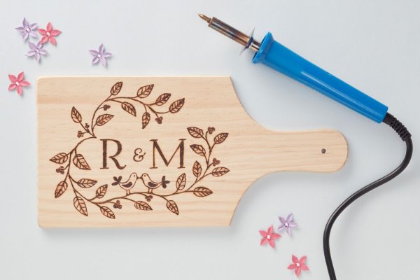 Надпись на разделочной доске для мяса