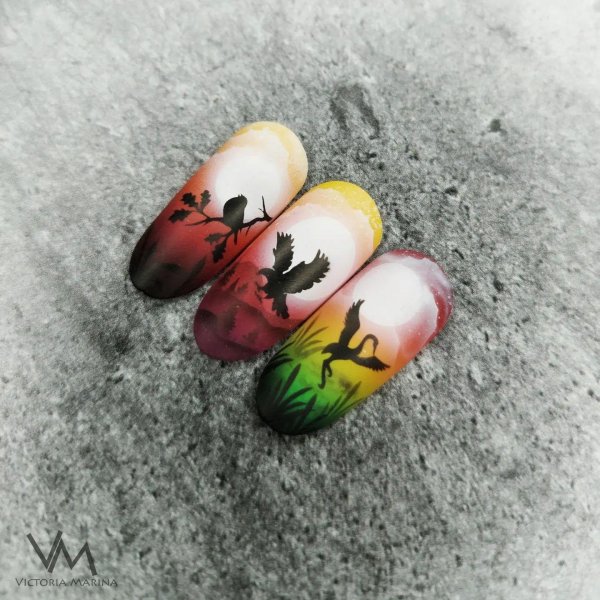 Неоновый маникюр с рисунком