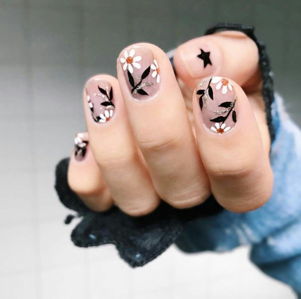 Креативный маникюр на длинные ногти