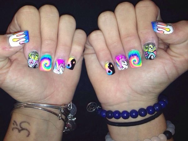 Ногти миндаль Луи Виттон