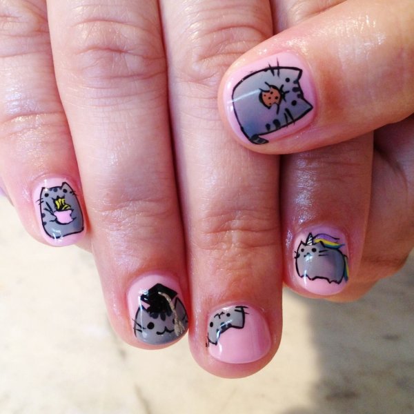Маникюр на короткие ногти с котиками