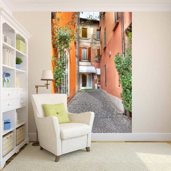 Узкие фотообои в интерьере