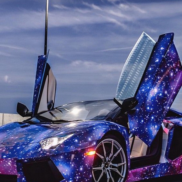 Крутая машина с блестками