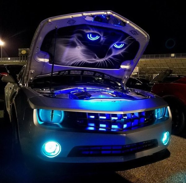 Шевроле Камаро черная с неоновой подсветкой