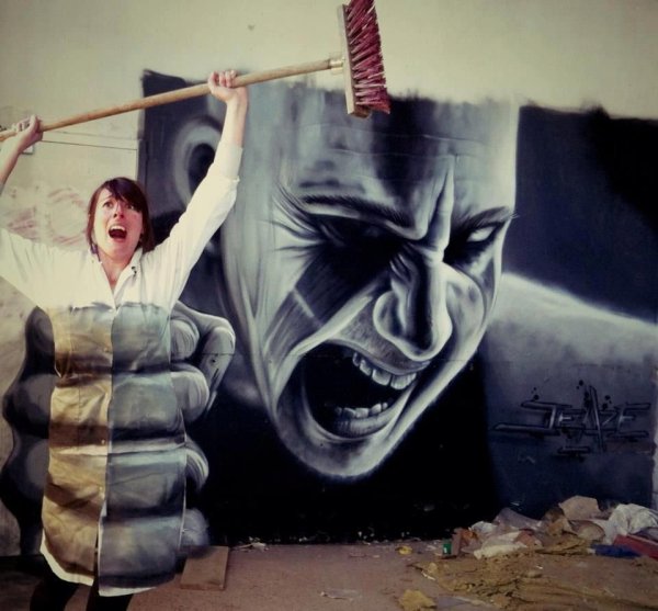 Сюрреализм на стене