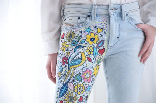 Простые рисунки на джинсах