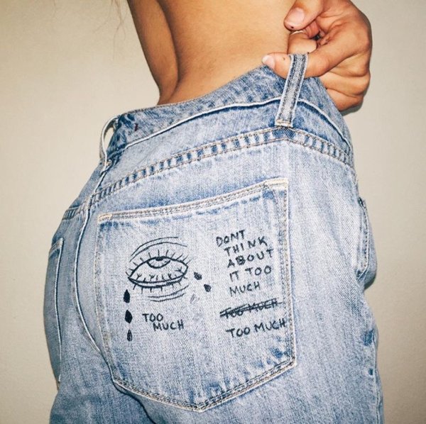 Векторный эскиз в джинсах