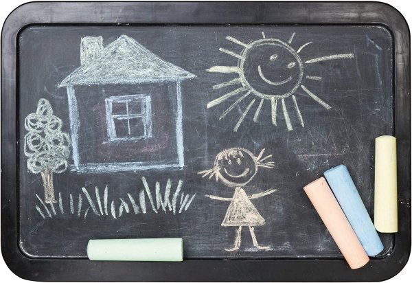 Детские рисунки мелом на доске