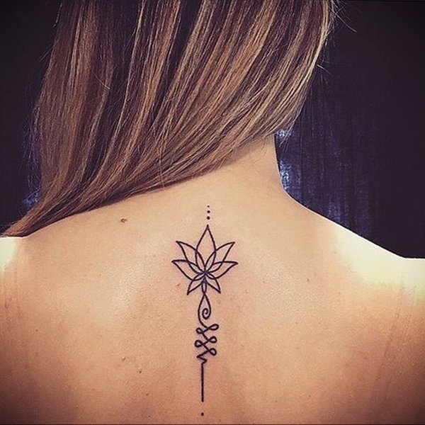 Тату бабочки на спине для девушек