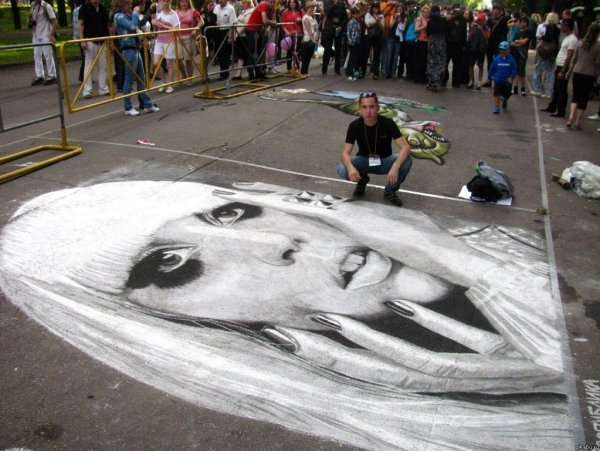 Мелками на асфальте