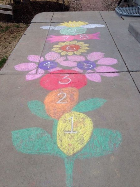 Рисование мелом на асфальте