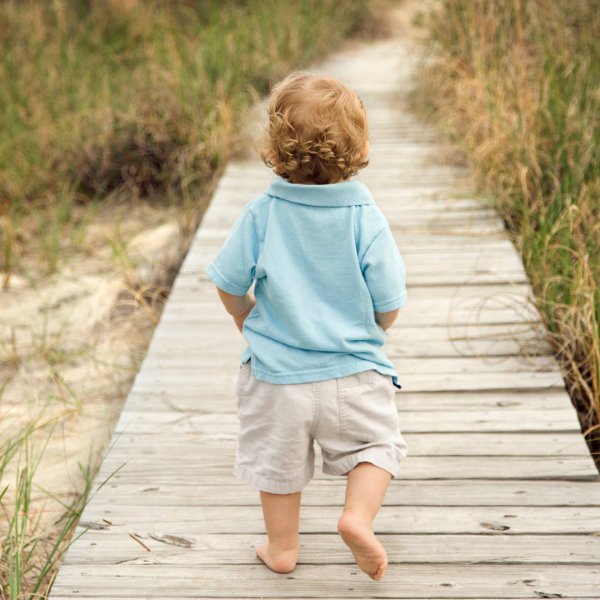 Ребенок со спины