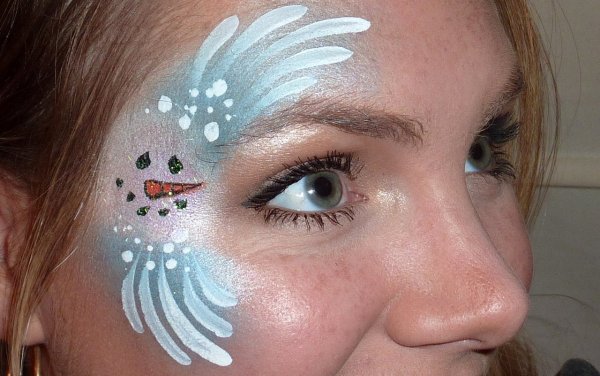 Снежинка с лицом